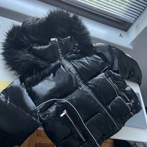 Maniere De Voir Women's Cropped Black Puffer Jacket with Faux Fur Trim- Size 8